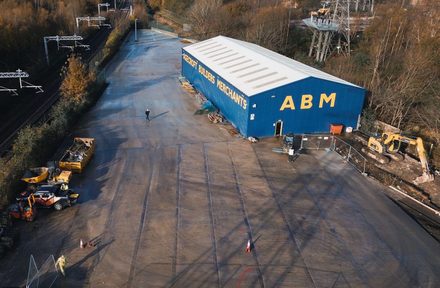 Yard concreting Manchester - Builders Merchants